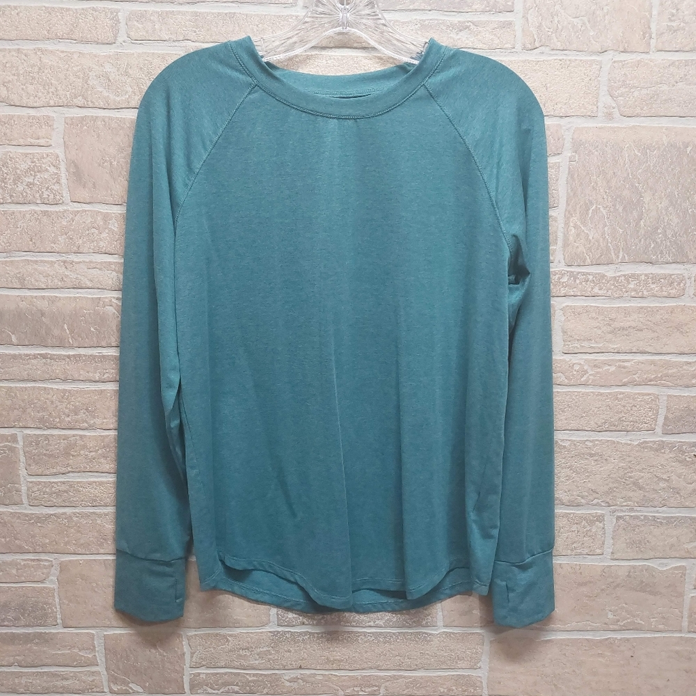 Runway longsleeve runner shirt with thumbhole and keyhole back size XL